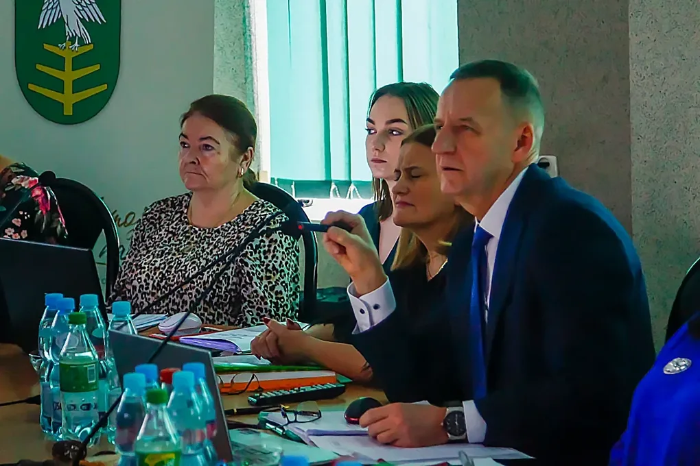 Przegląd kluczowych decyzji na Sesji Rady Gminy Ostrów Mazowiecka (zdjęcia)