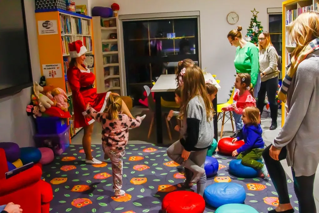 Magia świątecznej zabawy z Sówką Ostrówką (zdjęcia)