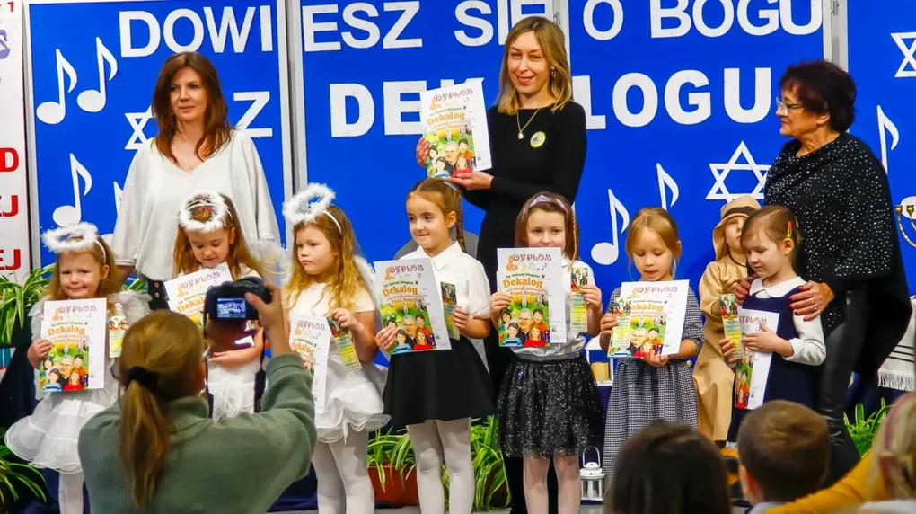Ostrowskie przedszkolaki wykazały się zdolnościami śpiewu w Starej Elektrowni (zdjęcia)