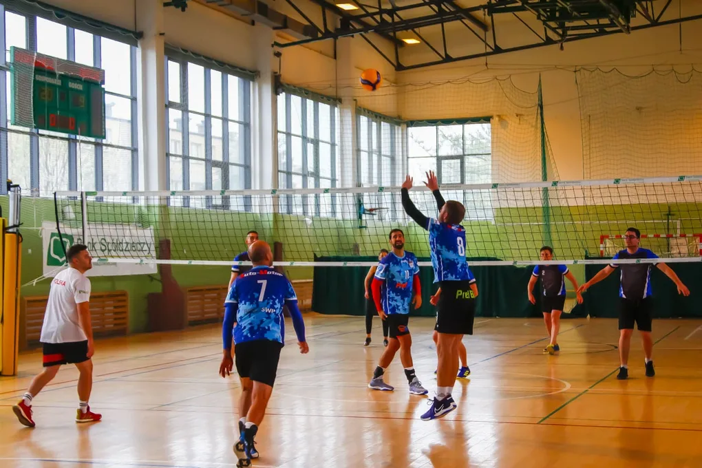 Rozgrywki 8. kolejki Siatkarskiej Ligi Amatorów (zdjęcia)
