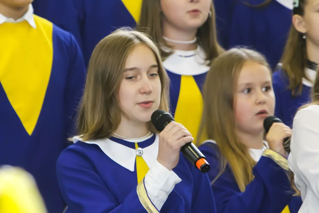 Uroczyste ślubowanie oddziału sportowego w Szkole Podstawowej nr 2 w Ostrowi Mazowieckiej (zdjęcia)