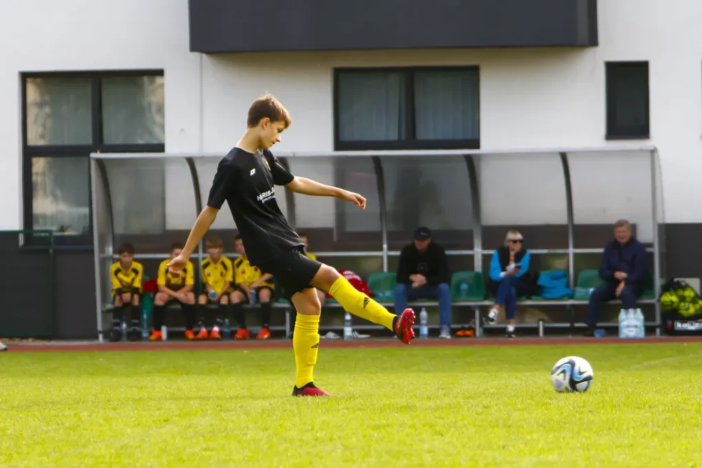 Popołudniowy mecz roczników 2009 KS Ostrovia i Żbik Nasielsk (zdjęcia)
