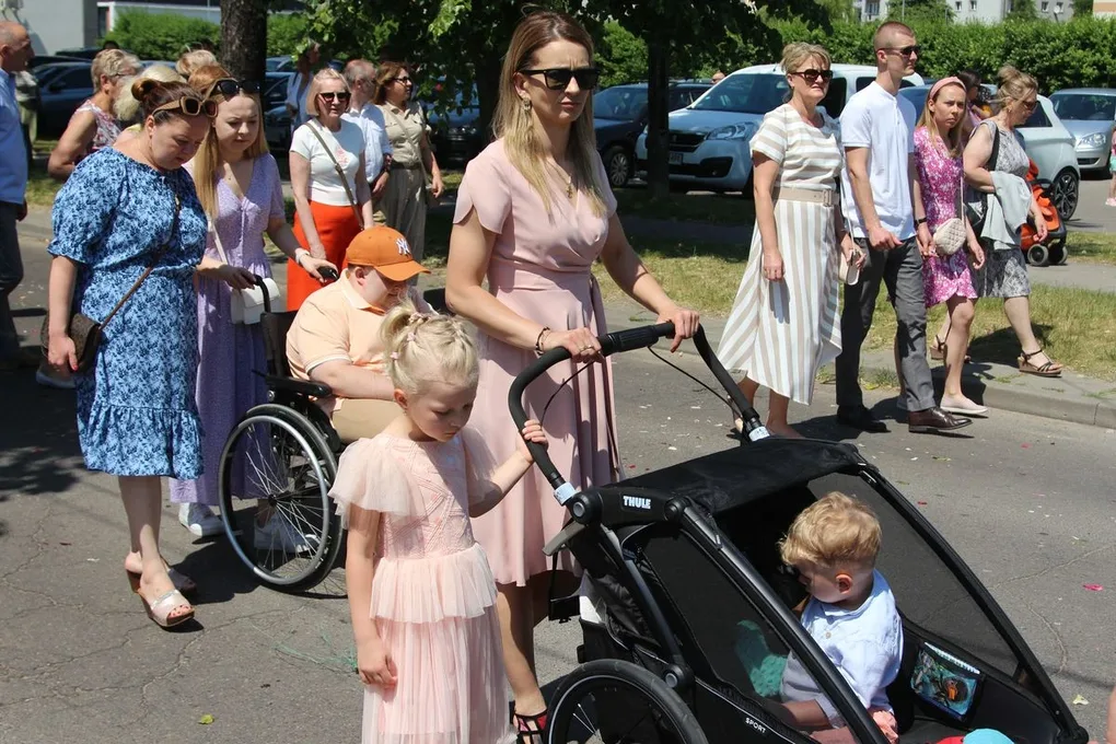 Wspólnota wiary na ulicach - Boże Ciało z parafią pw. Wniebowzięcia NMP w Ostrowi Mazowieckiej (zdjęcia)