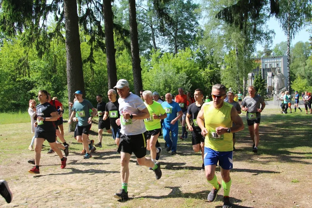 6. Bieg Pamięci Absolwentów Szkoły Podchorążych Piechoty. Kiedy sport spotyka historię... (zdjęcia)
