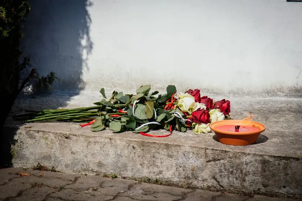 Pamięć o ofiarach - uroczystość upamiętniająca Zbrodnię Katyńską i aresztowanie uczniów Szkoły Handlowej (zdjęcia, wideo)