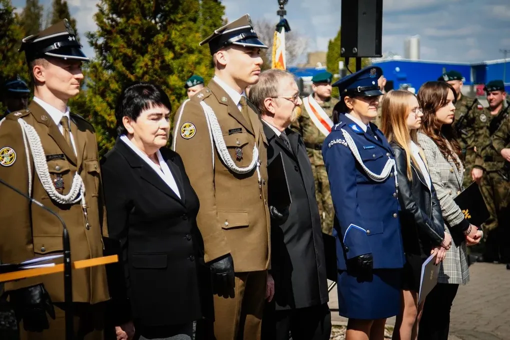 Pamięć o ofiarach - uroczystość upamiętniająca Zbrodnię Katyńską i aresztowanie uczniów Szkoły Handlowej (zdjęcia, wideo)