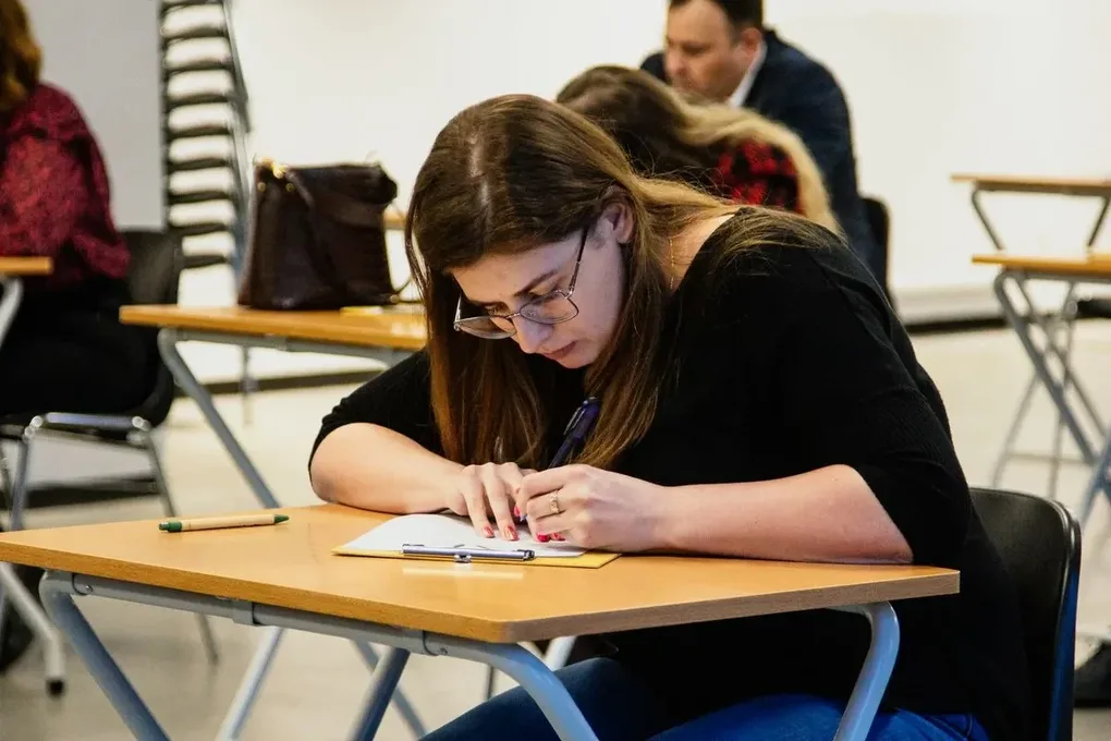 IV Ostrowskie Dyktando za nami. Była to okazja do rozwijania kompetencji językowych! (zdjęcia)
