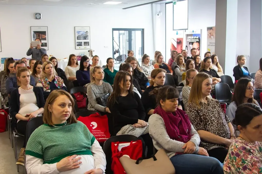 Konferencja pt. "Położna doradcą mamy i dziecka": wiedza i wsparcie dla przyszłych matek (zdjęcia)