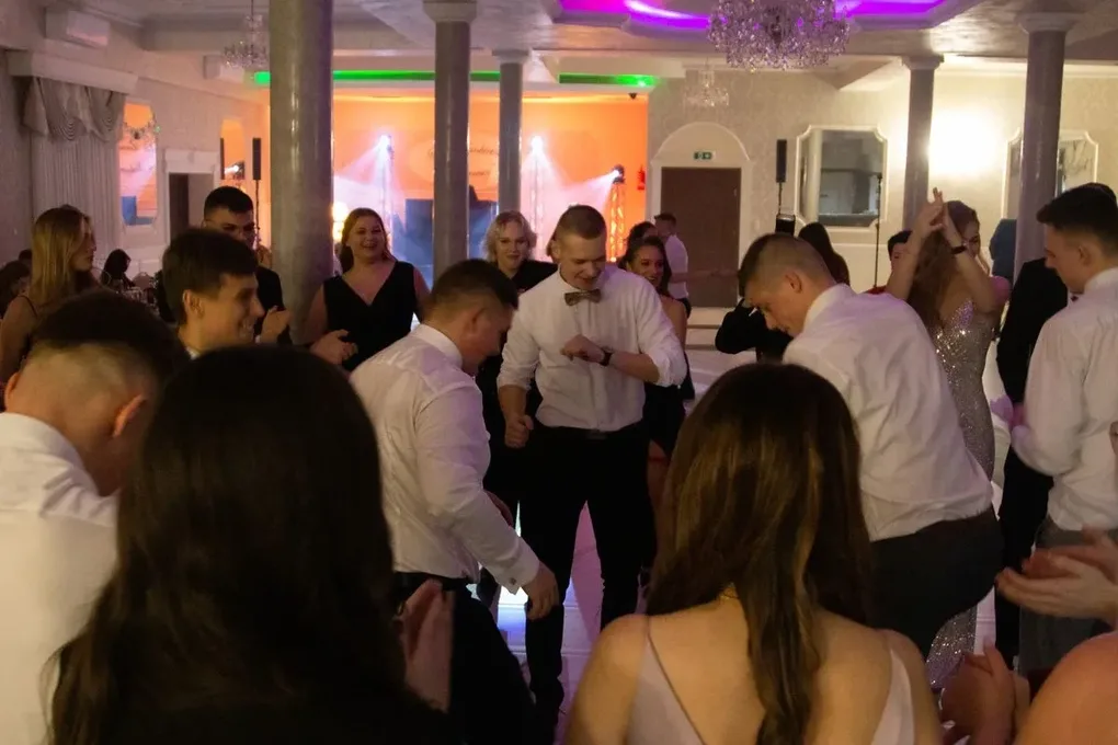 Studniówka maturzystów z Zespołu Szkół im. Stanisława Staszica w Małkini Górnej! (zdjęcia, wideo)
