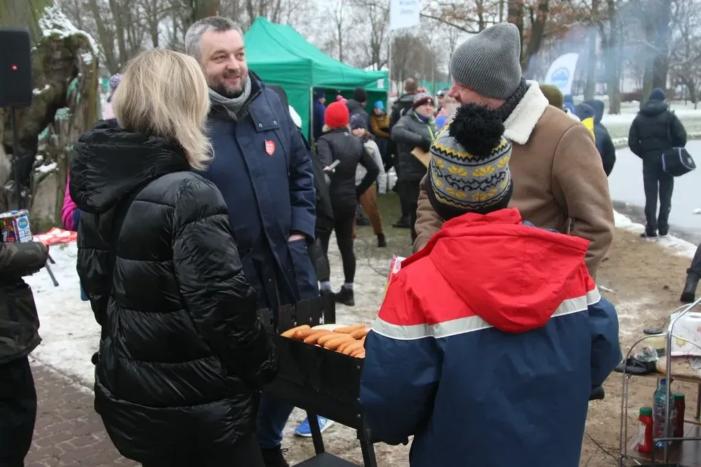Finał WOŚP na sportowo! Ostrów Biega i Morstrowiaki przyłączyły się do pomocy aktywnie (zdjęcia)
