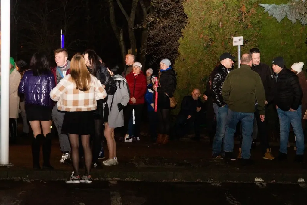 Mieszkańcy wspólnie rozpoczęli nowy rok przed ratuszem miejskim! (zdjęcia)