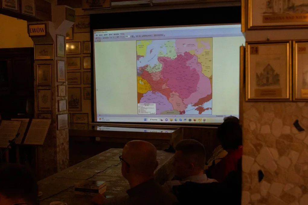 Otwarcie wystawy pt. "300 obrazów Napoleona Ordy" i wykład z ks. Tadueszem Isakowiczem-Zaleskim w Muzeum Kresów i Ziemi Ostrowskiej (zdjęcia, wideo)