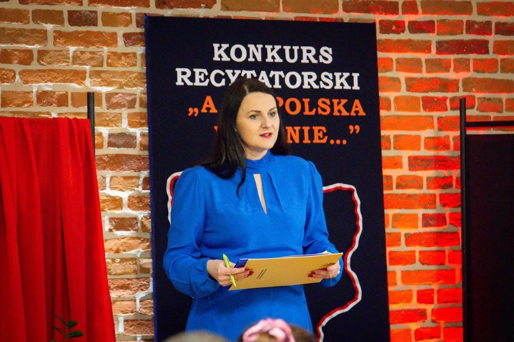 Uczniowie szkół podstawowych i ponadpodstawowych recytowali teksty patriotyczne (zdjęcia) 