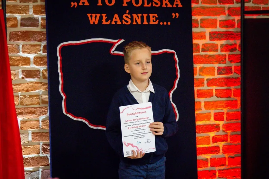 Uczniowie szkół podstawowych i ponadpodstawowych recytowali teksty patriotyczne (zdjęcia) 