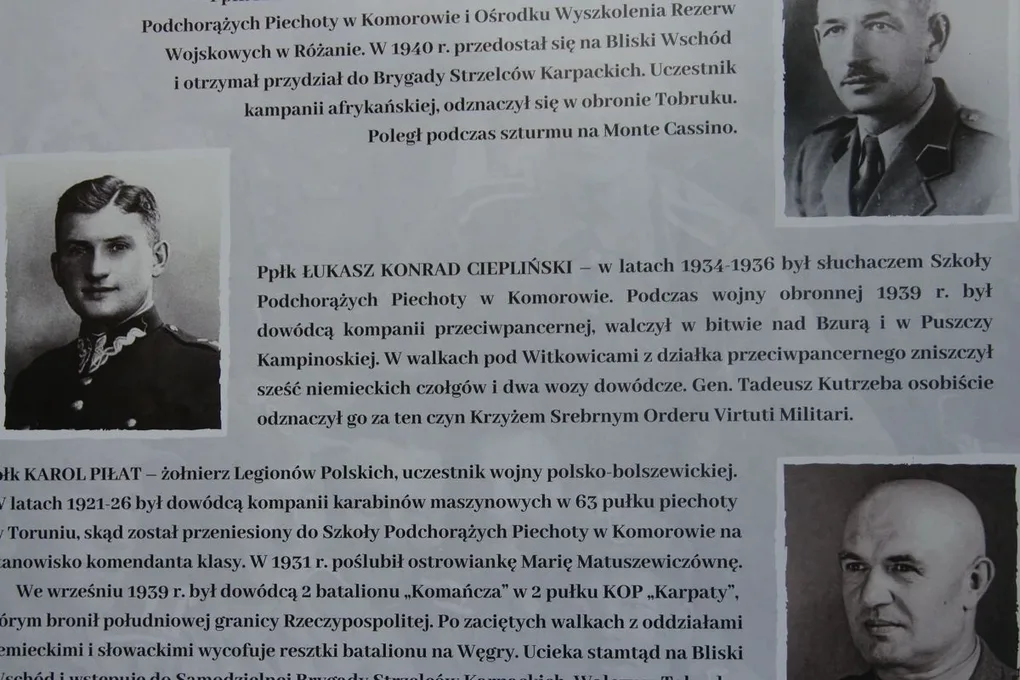 Spotkanie z prof. Adamem Dobrońskim i otwarcie wystawy plenerowej pt. "Śladami Podchorążych" (zdjęcia)