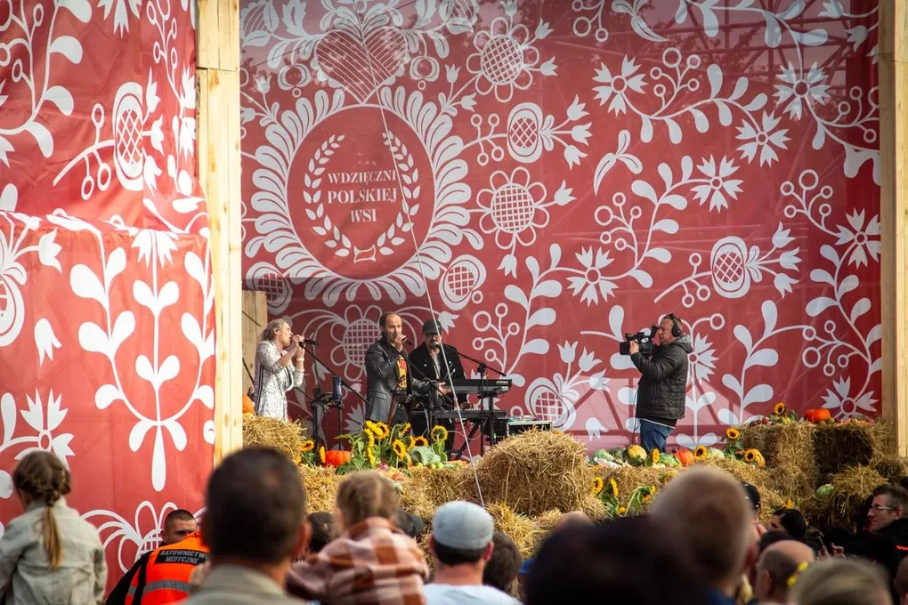 Sławomir porwał publiczność do tańca na ogólnopolskim święcie "Wdzięczni Polskiej Wsi" (zdjęcia, wideo) 
