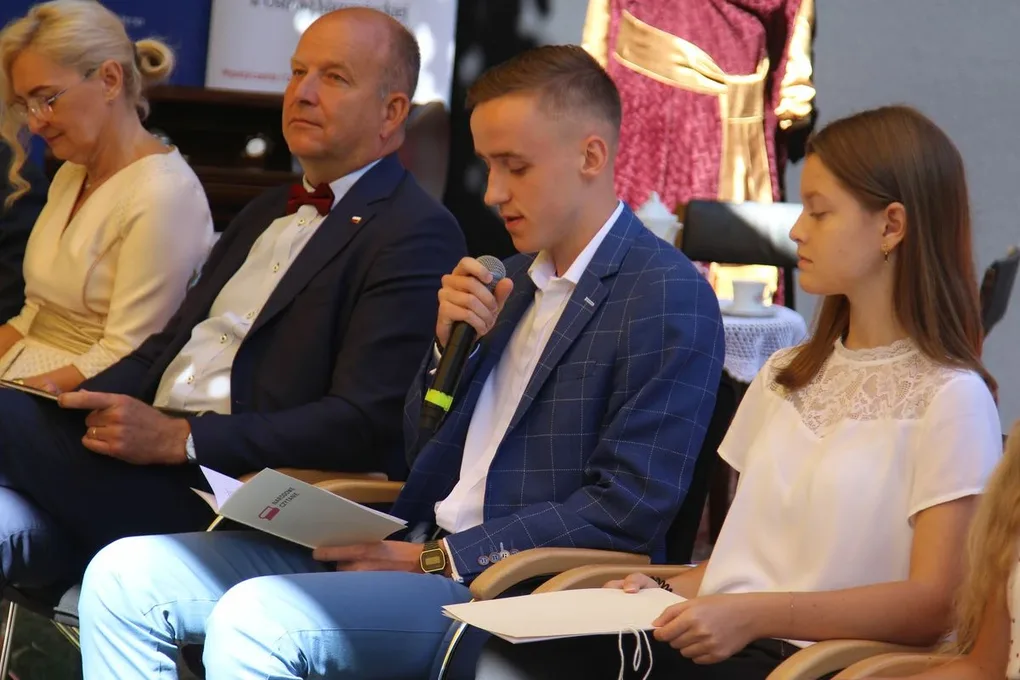 Narodowe Czytanie z Wojewodą Mazowieckim oraz Mazowieckim Kuratorem Oświaty w Letnim Ogrodzie! (zdjęcia, wideo)