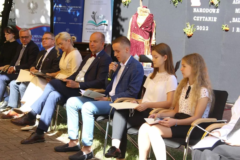 Narodowe Czytanie z Wojewodą Mazowieckim oraz Mazowieckim Kuratorem Oświaty w Letnim Ogrodzie! (zdjęcia, wideo)