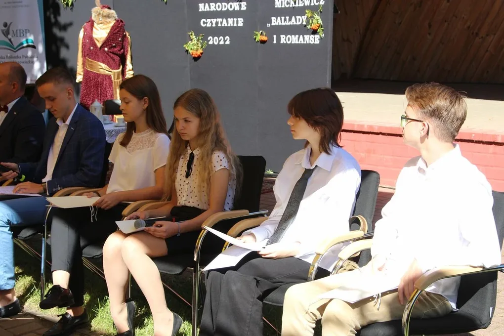 Narodowe Czytanie z Wojewodą Mazowieckim oraz Mazowieckim Kuratorem Oświaty w Letnim Ogrodzie! (zdjęcia, wideo)