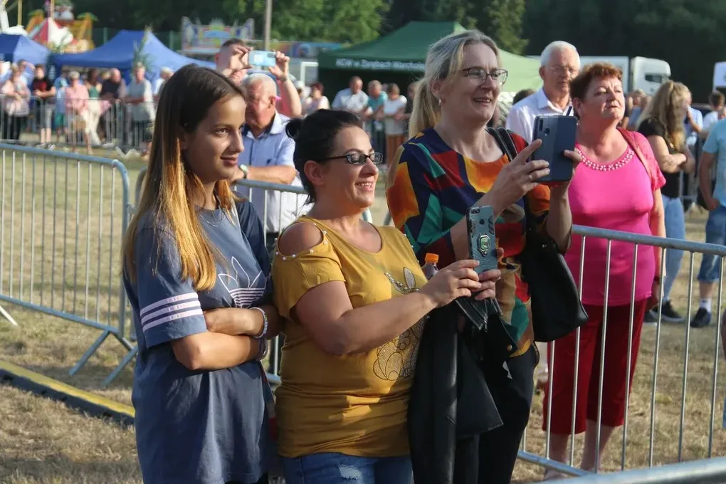 Koncerty zespołów na XXI Dniach Kukurydzy w Andrzejewie. Artyści zachwycili publikę swoimi występami (zdjęcia, wideo)