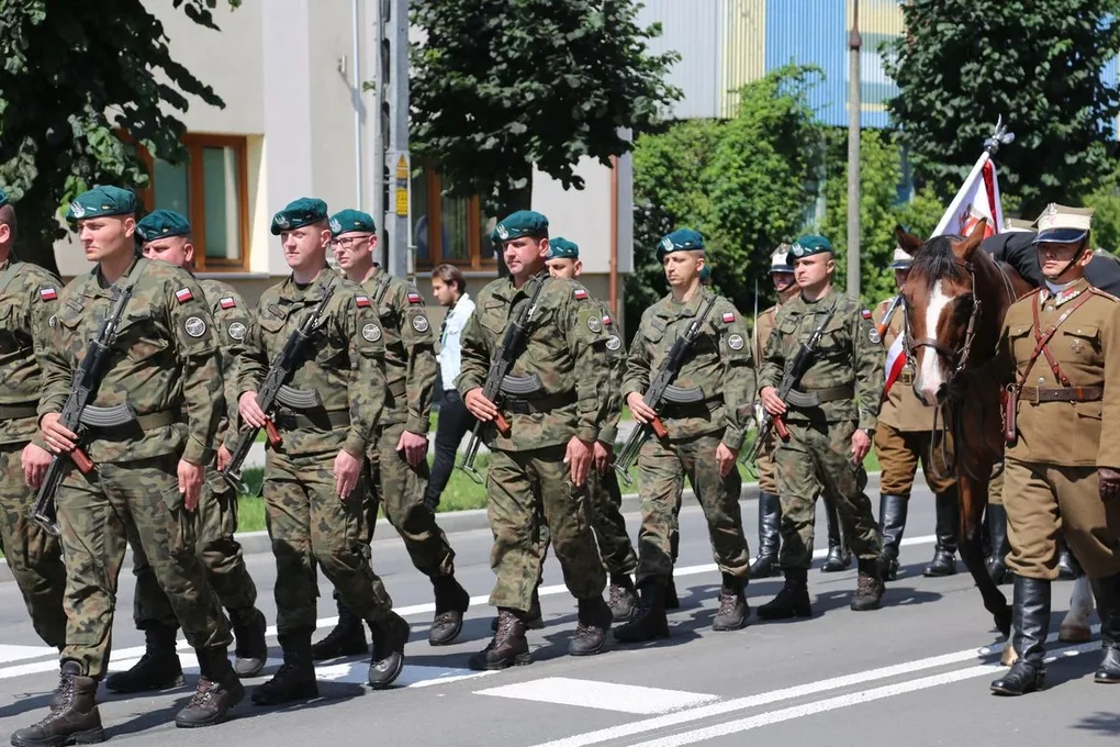 Uroczysty pogrzeb żołnierza w Ostrowi Mazowieckiej (zdjęcia)