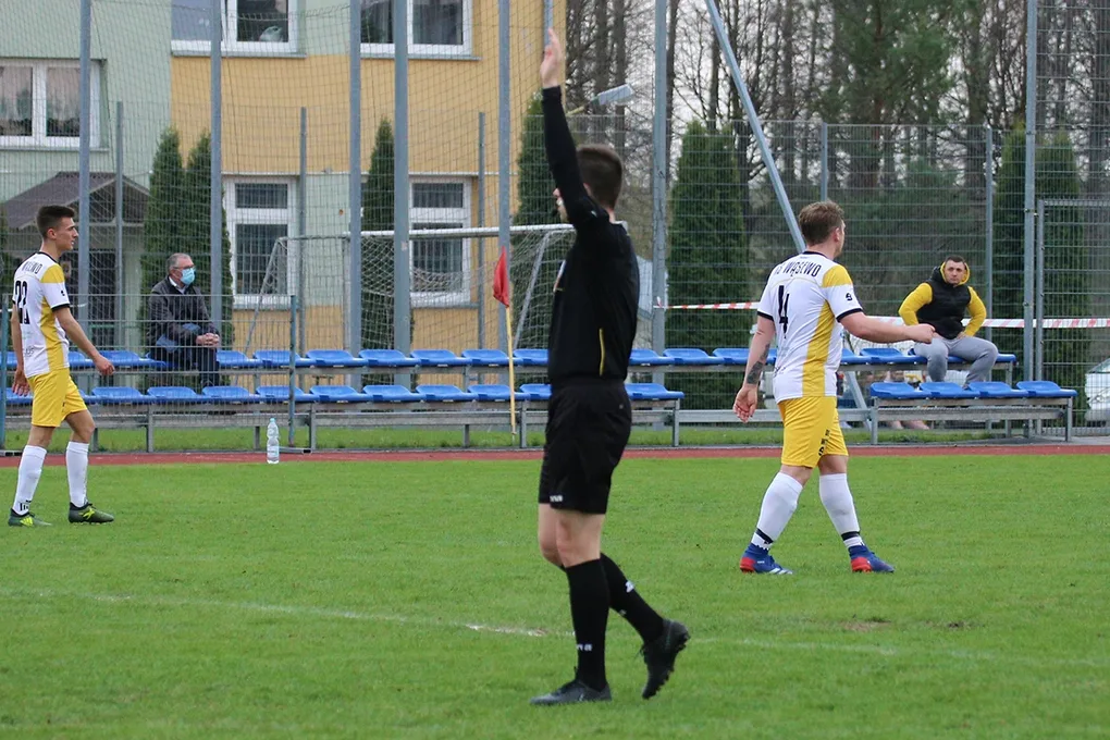 Status quo na górze. Derby na remis