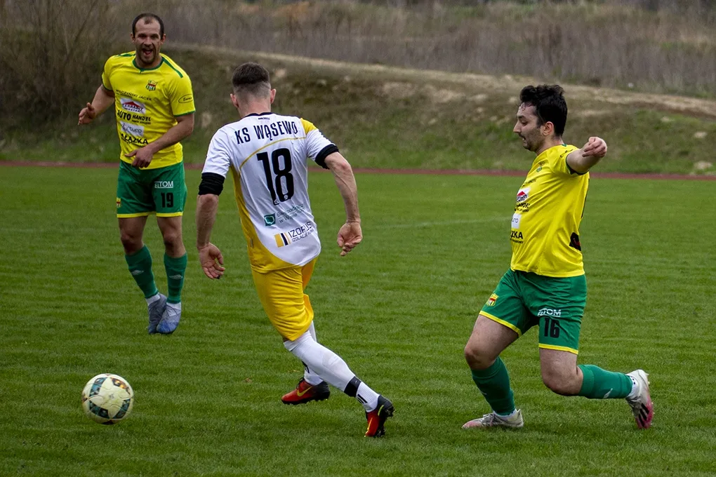 Status quo na górze. Derby na remis