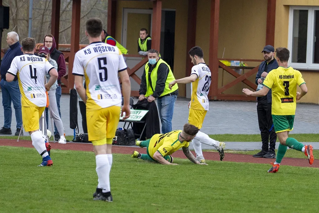 Status quo na górze. Derby na remis