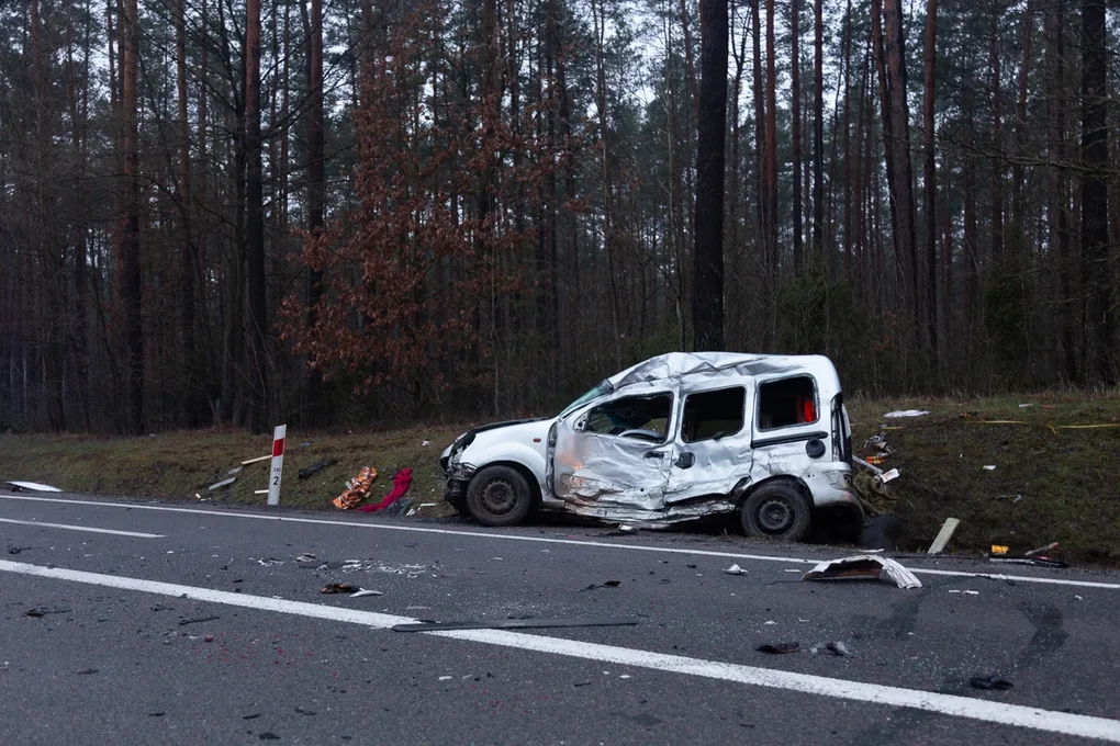Wypadek przy węźle z S8. Jedna osoba poszkodowana