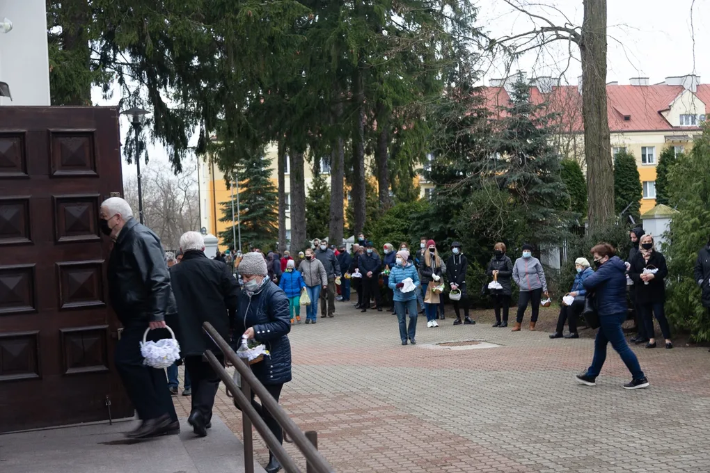 Święcenia pokarmów w Ostrowi Mazowieckiej i Komorowie (zdjęcia)