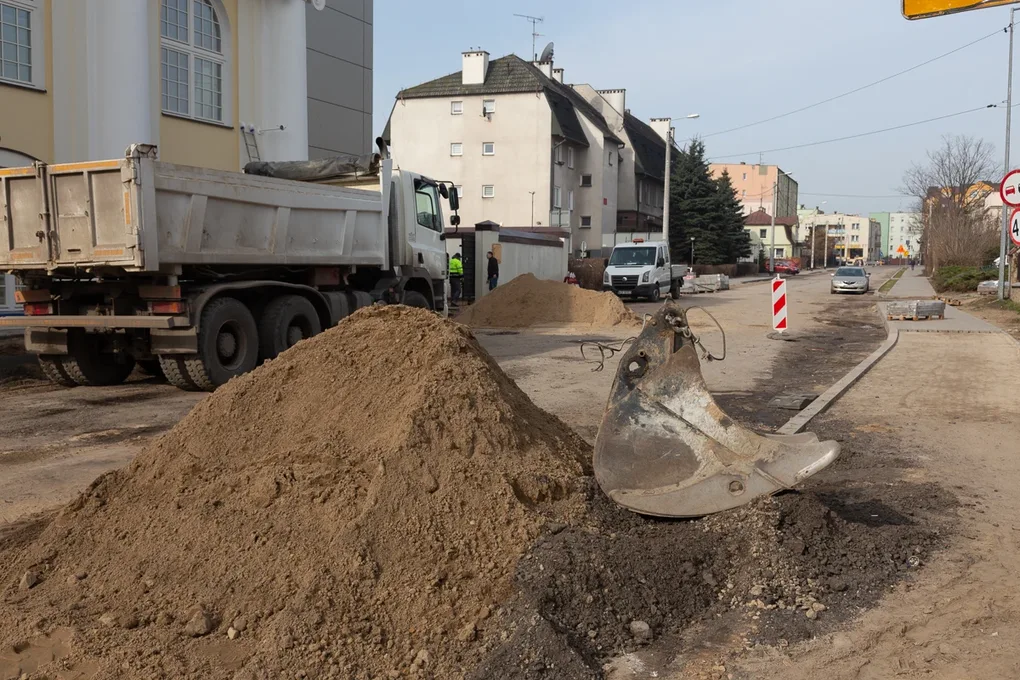 Trwają prace przy ulicy Grota-Roweckiego i 3 Maja (zdjęcia)