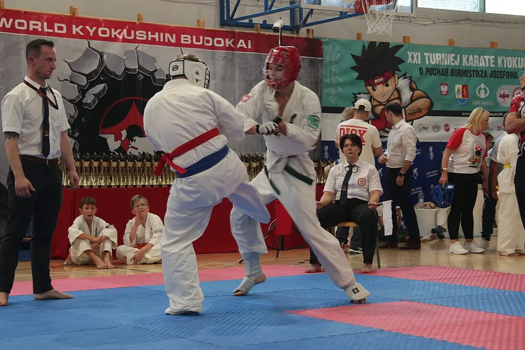 Ostrowski Klub Karate Kyokushinkai na turniej w Józefowie (zdjęcia)