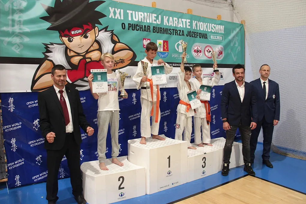 Ostrowski Klub Karate Kyokushinkai na turniej w Józefowie (zdjęcia)