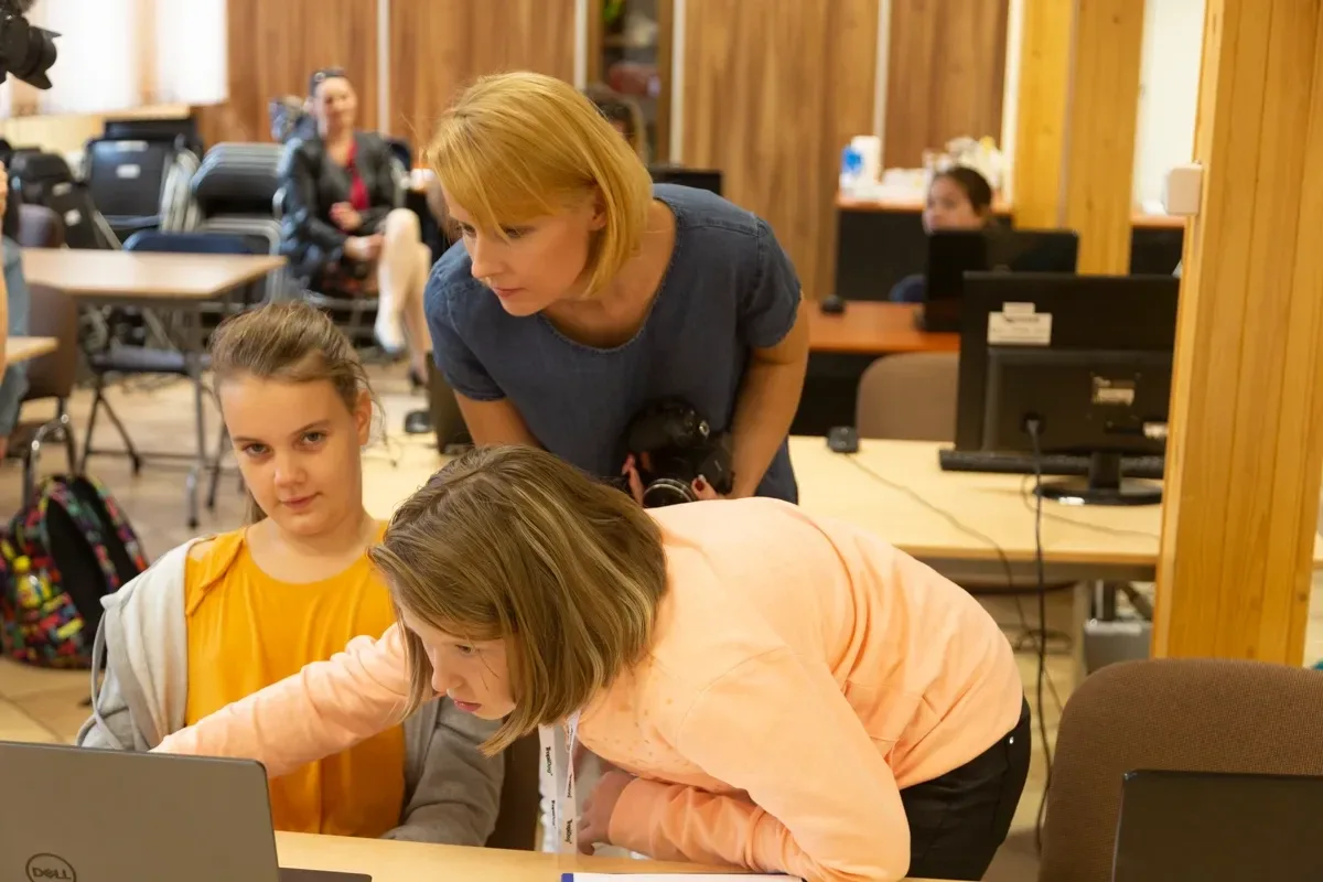 Warsztaty graficzne zorganizowane przez MBP (zdjęcia)
