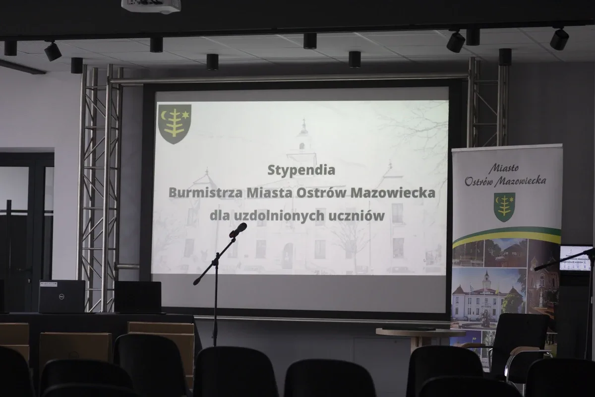 Wręczenie nagród dla najzdolniejszych uczniów w Ostrowi Mazowieckiej (zdjęcia)