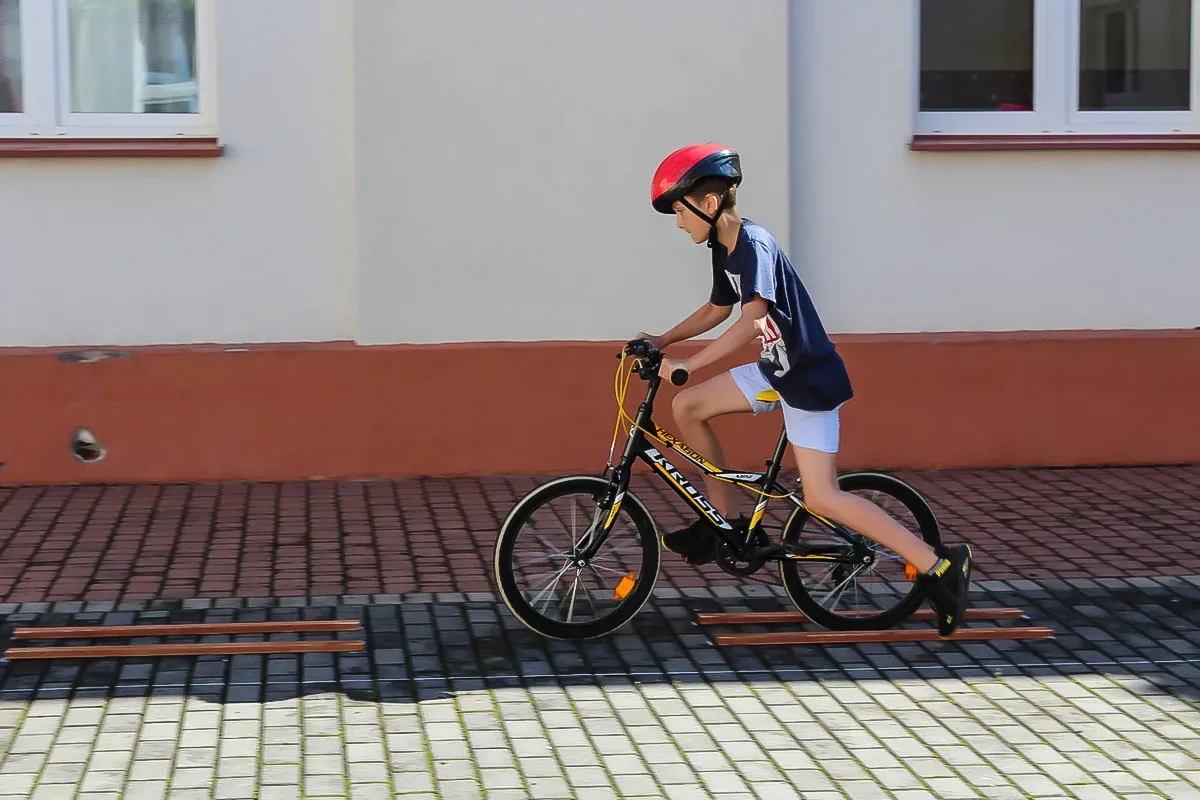 Uczniowie ostrowskiej "jedynki" zmierzyli się z egzaminem na kartę rowerową