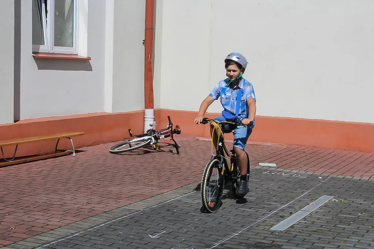 Uczniowie ostrowskiej "jedynki" zmierzyli się z egzaminem na kartę rowerową