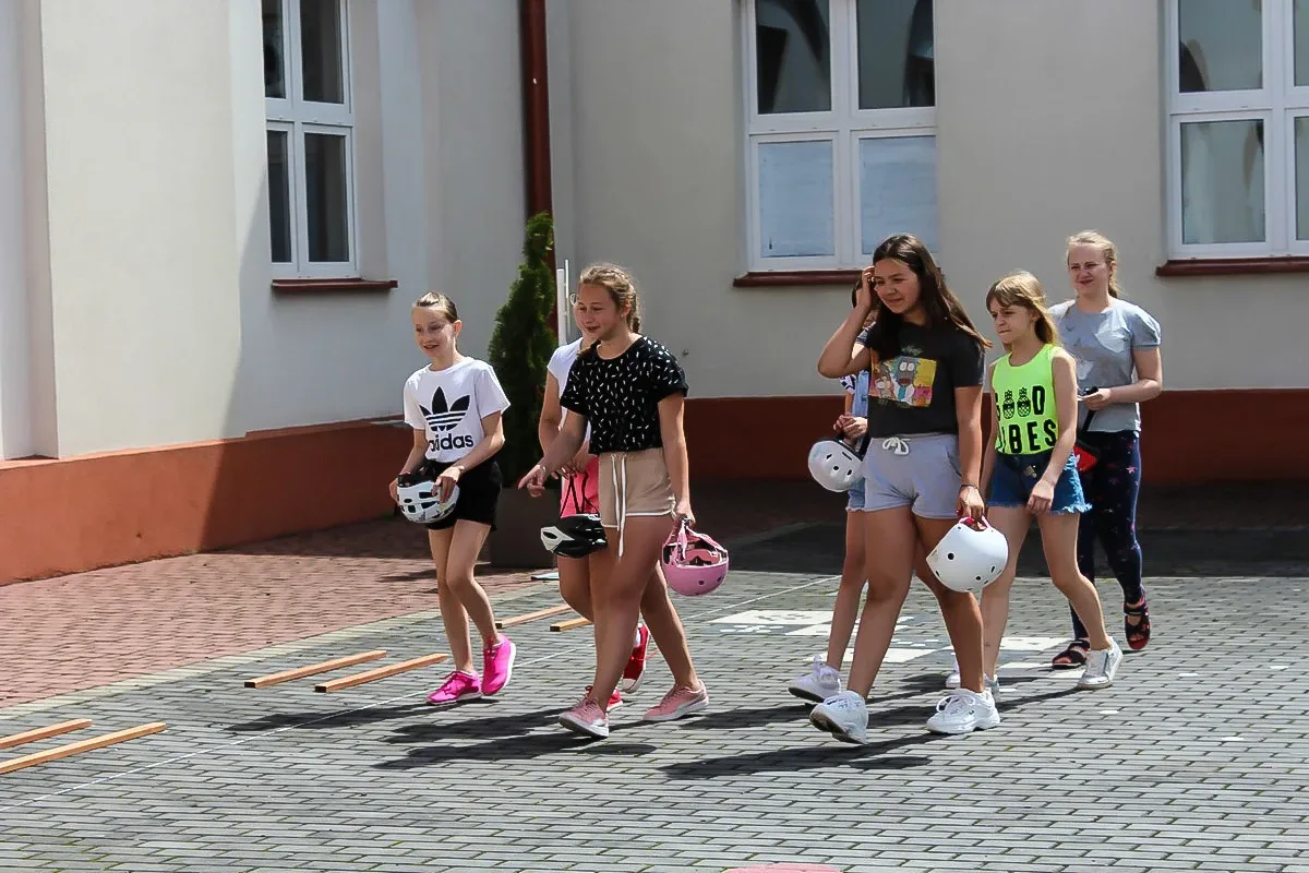 Uczniowie ostrowskiej "jedynki" zmierzyli się z egzaminem na kartę rowerową