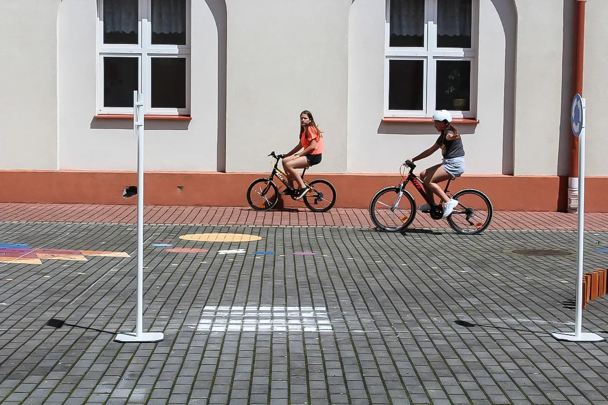 Uczniowie ostrowskiej "jedynki" zmierzyli się z egzaminem na kartę rowerową
