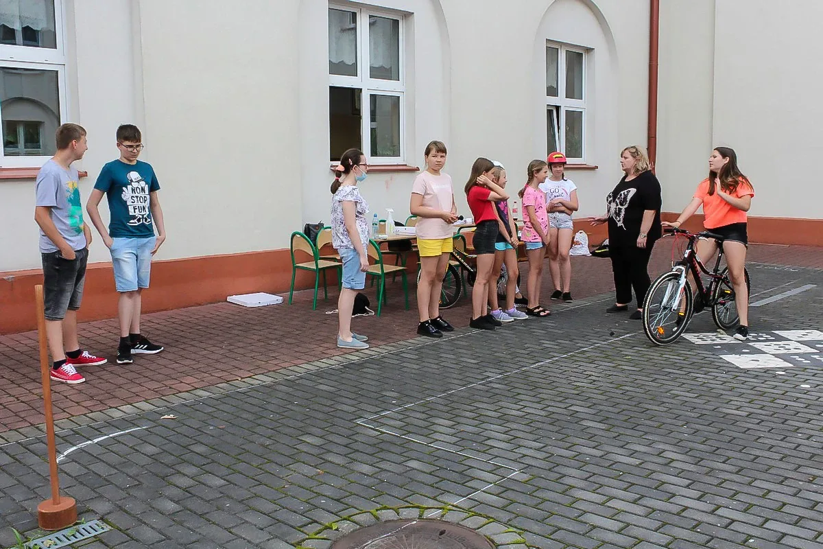 Uczniowie ostrowskiej "jedynki" zmierzyli się z egzaminem na kartę rowerową