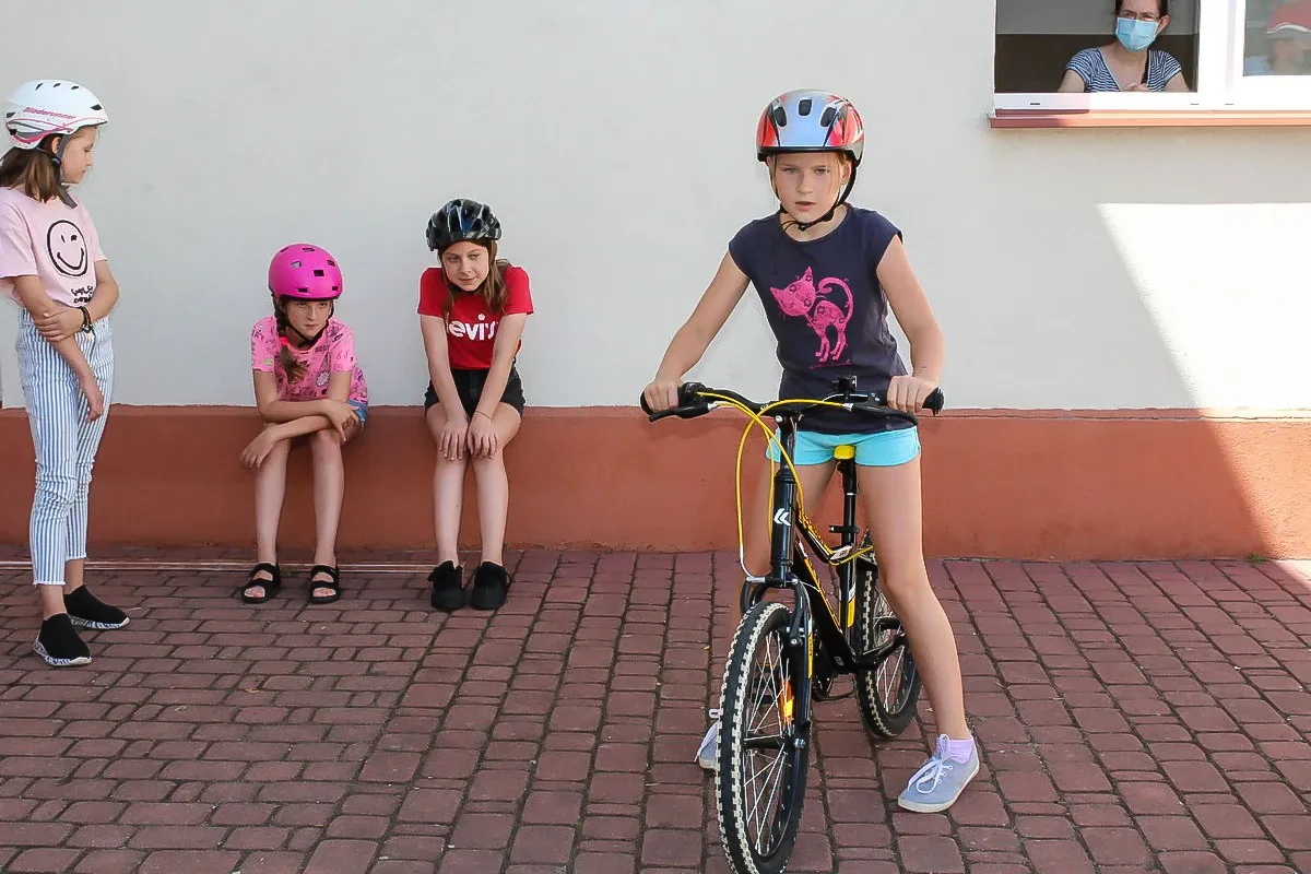 Uczniowie ostrowskiej "jedynki" zmierzyli się z egzaminem na kartę rowerową