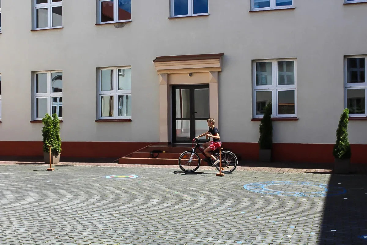 Uczniowie ostrowskiej "jedynki" zmierzyli się z egzaminem na kartę rowerową
