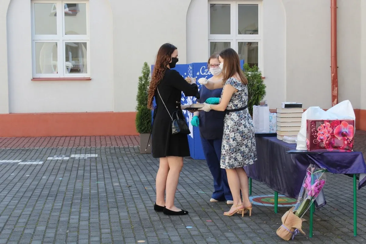 Pożegnanie uczniów w ostrowskiej "jedynce" (zdjęcia)