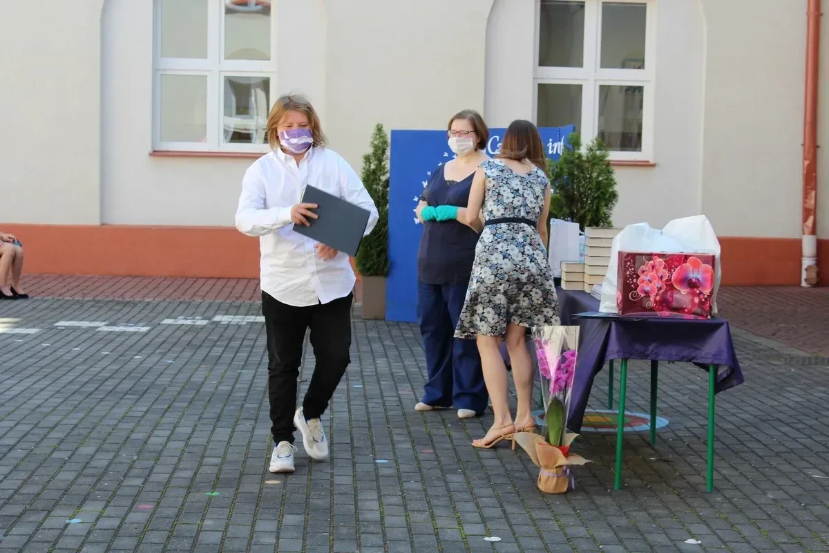 Pożegnanie uczniów w ostrowskiej "jedynce" (zdjęcia)