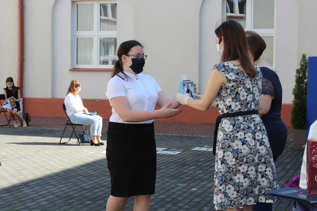 Pożegnanie uczniów w ostrowskiej "jedynce" (zdjęcia)
