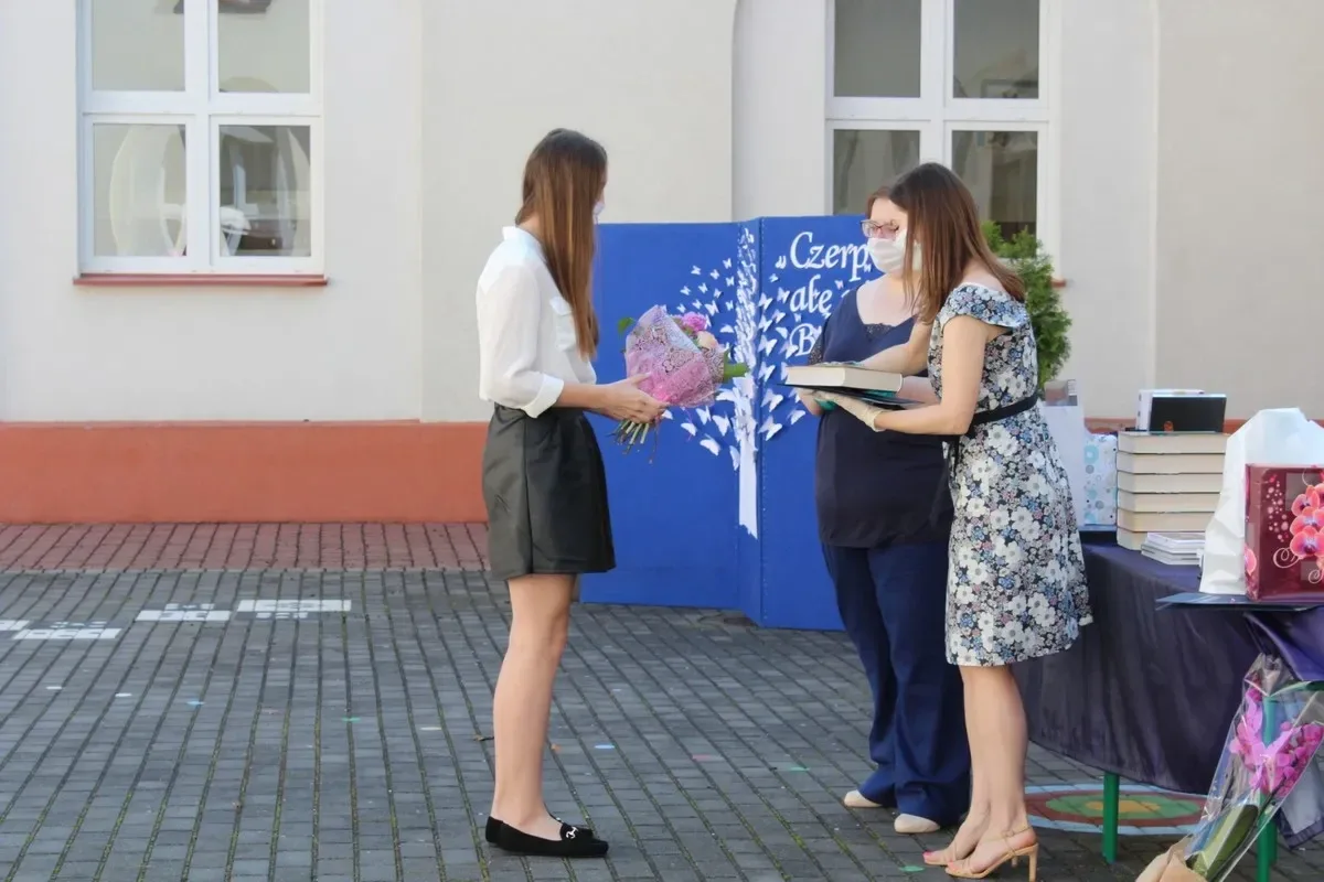 Pożegnanie uczniów w ostrowskiej "jedynce" (zdjęcia)
