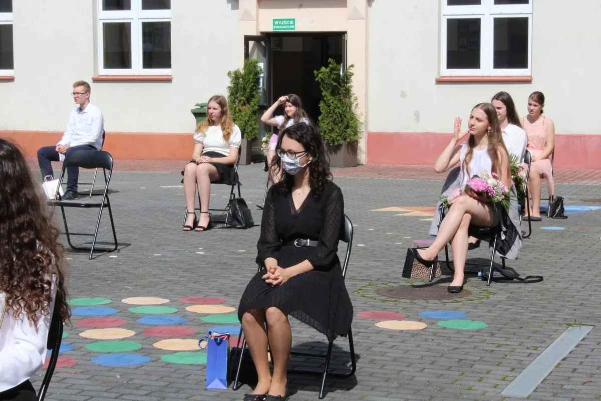 Pożegnanie uczniów w ostrowskiej "jedynce" (zdjęcia)