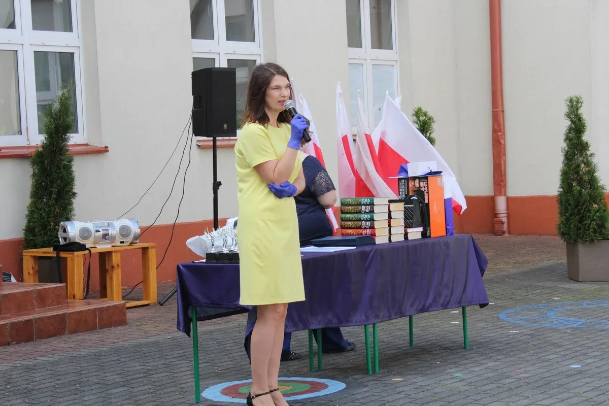 Pożegnanie uczniów w ostrowskiej "jedynce" (zdjęcia)