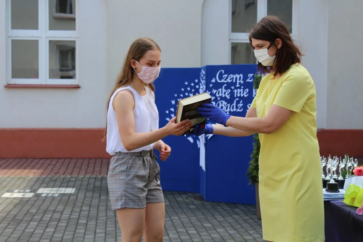 Pożegnanie uczniów w ostrowskiej "jedynce" (zdjęcia)