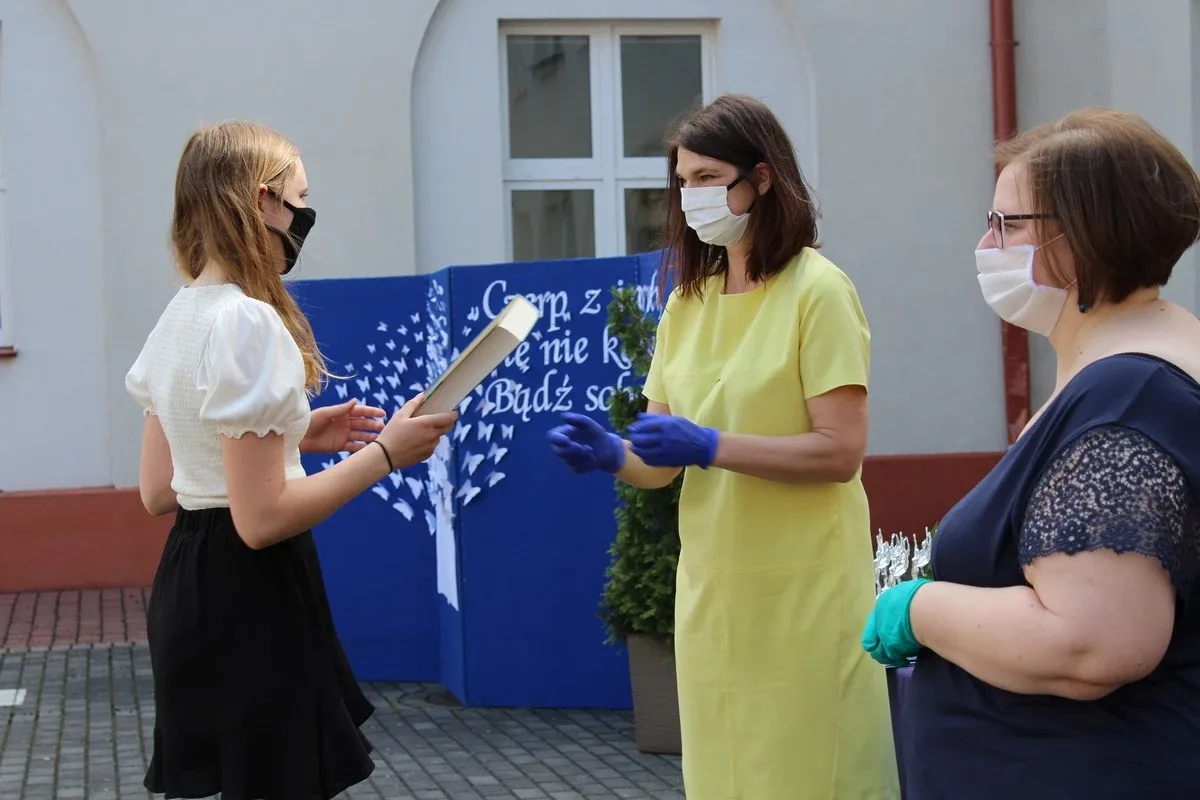 Pożegnanie uczniów w ostrowskiej "jedynce" (zdjęcia)